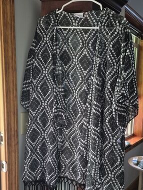 LuLaRoe Black & White Diamond Dot Kimono Cape